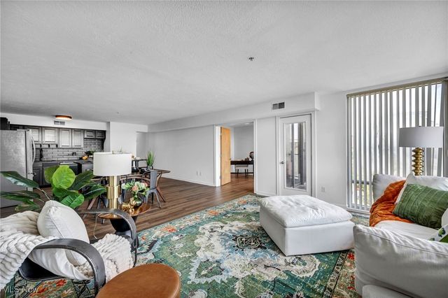 2222 Detroit Avenue 605, Cleveland, OH 44113