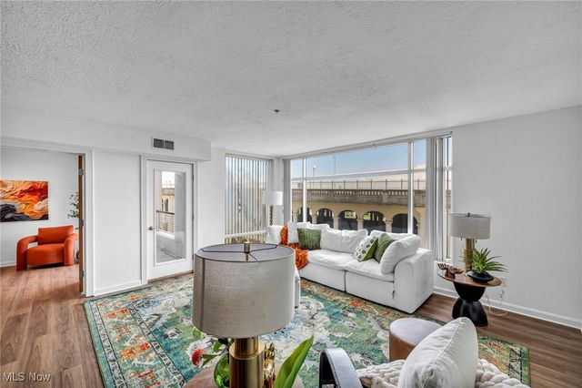 2222 Detroit Avenue 605, Cleveland, OH 44113