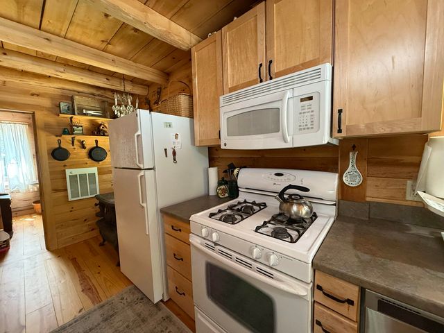 37 Maple Road, Canaan, NH 03741