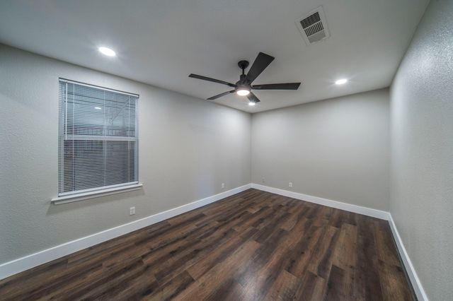 127 County Rd 3051, Decatur, TX 76234