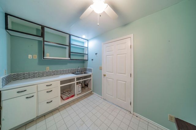 127 County Rd 3051, Decatur, TX 76234