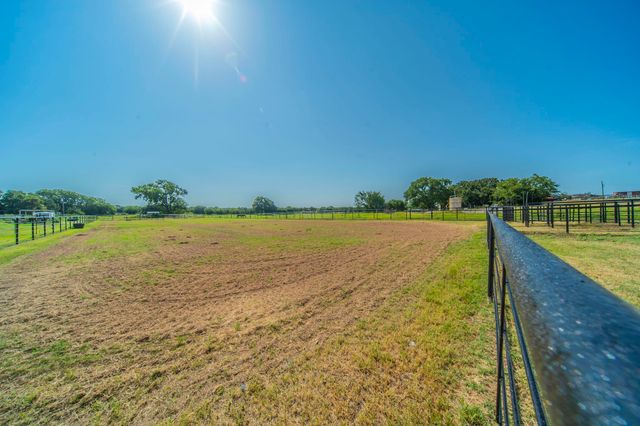 127 County Rd 3051, Decatur, TX 76234