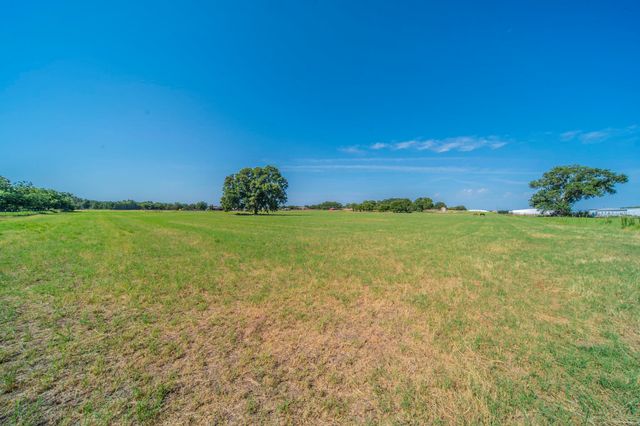 127 County Rd 3051, Decatur, TX 76234