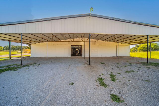 127 County Rd 3051, Decatur, TX 76234