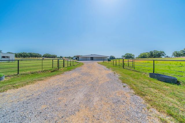 127 County Rd 3051, Decatur, TX 76234