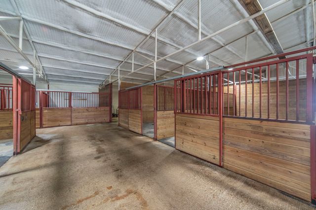 127 County Rd 3051, Decatur, TX 76234