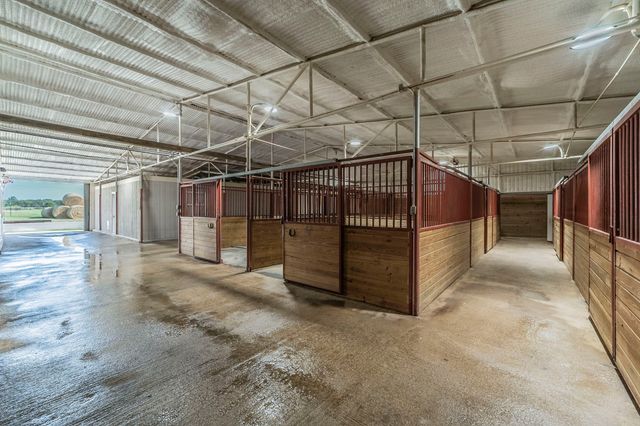 127 County Rd 3051, Decatur, TX 76234