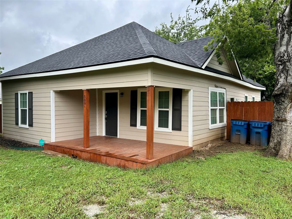 309 N Neches Street, Whitney, TX 76692