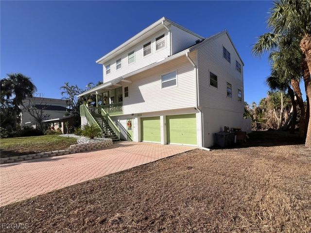 9225 Dimmick DR, Sanibel, FL 33957