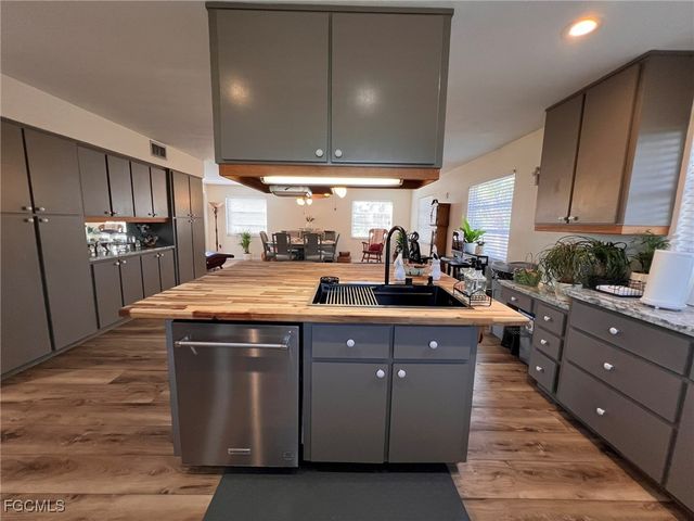 9225 Dimmick DR, Sanibel, FL 33957