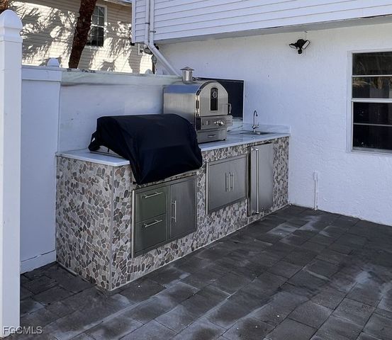 9225 Dimmick DR, Sanibel, FL 33957