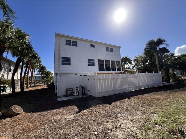 9225 Dimmick DR, Sanibel, FL 33957