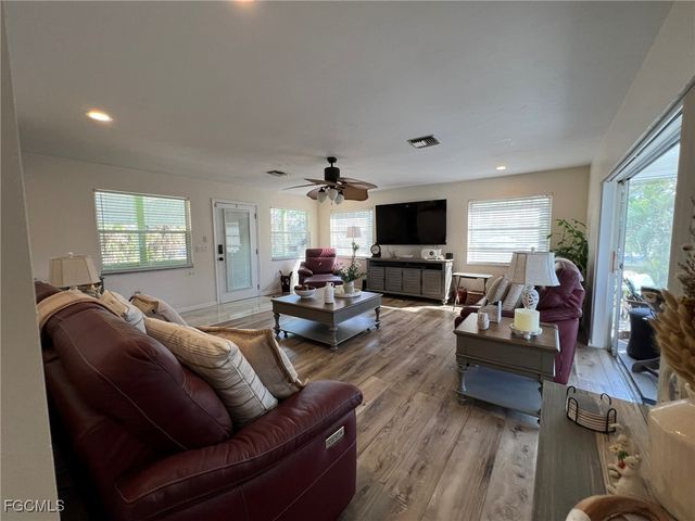 9225 Dimmick DR, Sanibel, FL 33957