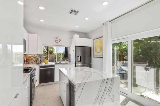 2900 S Redwood Drive, Palm Springs, CA 92262