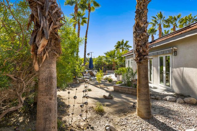 2900 S Redwood Drive, Palm Springs, CA 92262