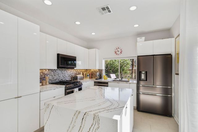 2900 S Redwood Drive, Palm Springs, CA 92262