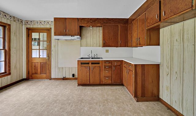 607 S Avenue H, Clifton, TX 76634