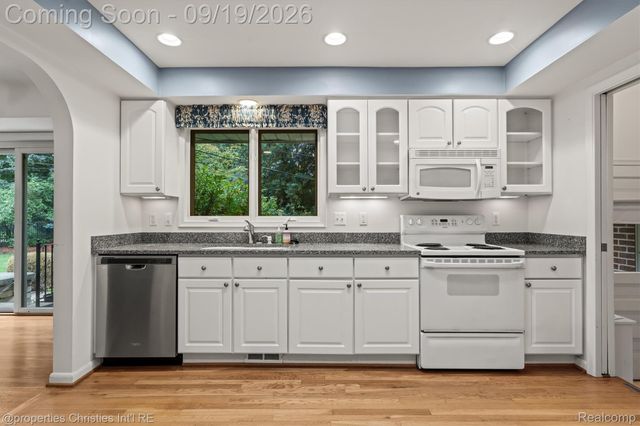 32340 Sylvan Lane, Beverly Hills Village, MI 48025