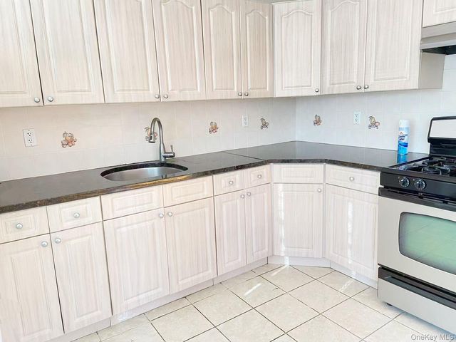 248-03 Depew Avenue 2FL, Little Neck, NY 11363