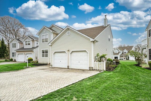 22 Spinnaker Lane, East Patchogue, NY 11772