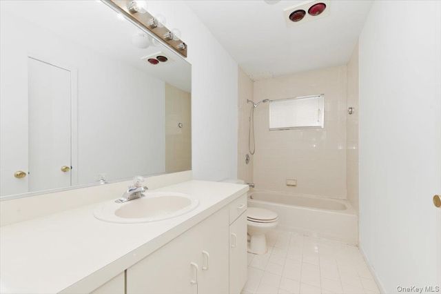 22 Spinnaker Lane, East Patchogue, NY 11772
