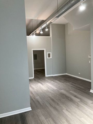 2806 W Chicago Avenue, Chicago, IL 60622