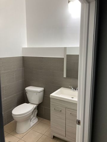 2806 W Chicago Avenue, Chicago, IL 60622