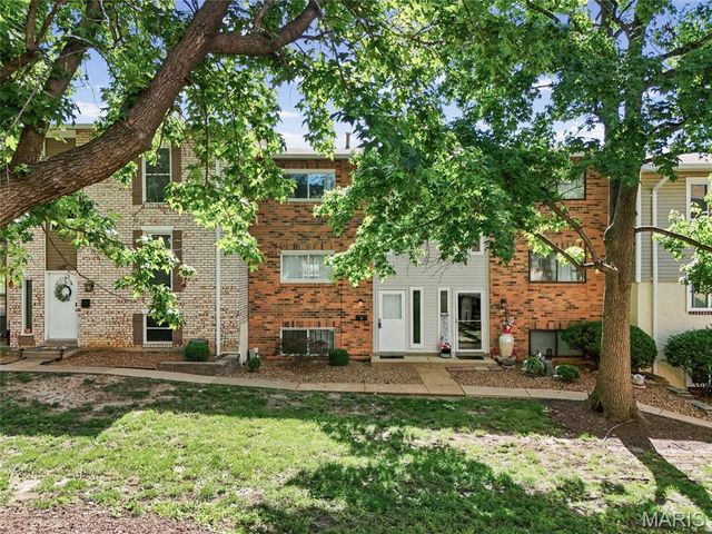 161 Carmel Woods Drive, Ellisville, MO 63021