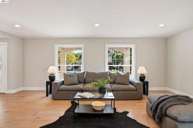 42194 Camino Santa Barbara, Fremont, CA 94539