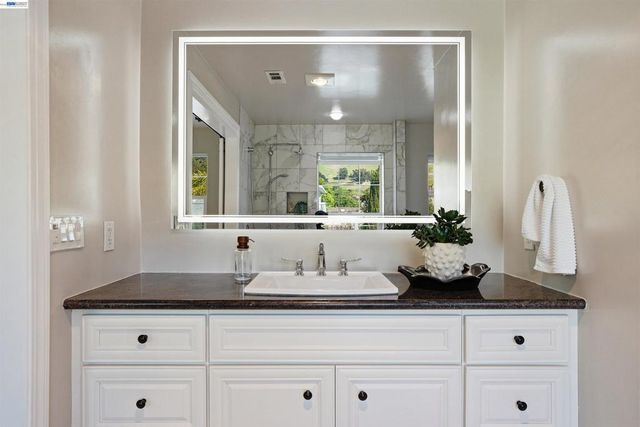 42194 Camino Santa Barbara, Fremont, CA 94539