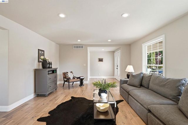 42194 Camino Santa Barbara, Fremont, CA 94539