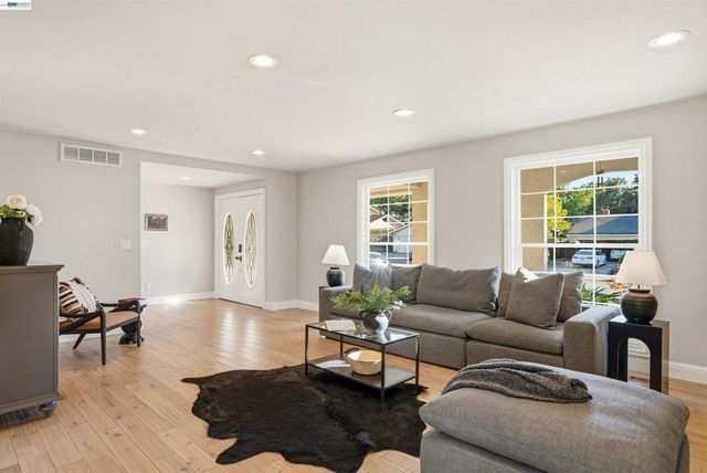 42194 Camino Santa Barbara, Fremont, CA 94539