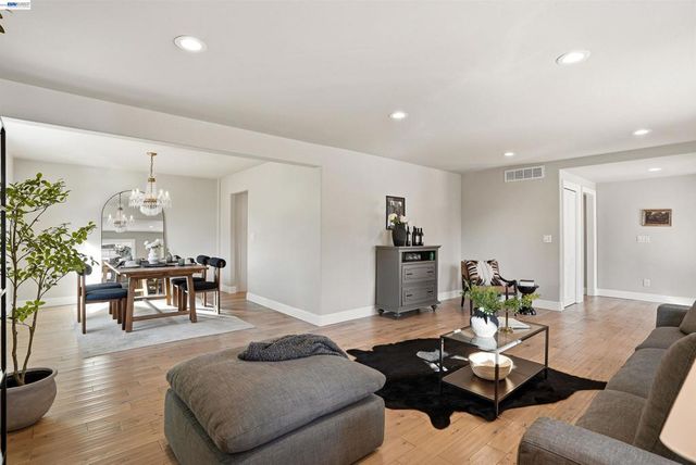 42194 Camino Santa Barbara, Fremont, CA 94539