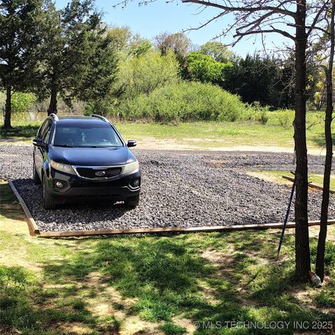 7977 Leavenworth, Mead, OK 73449