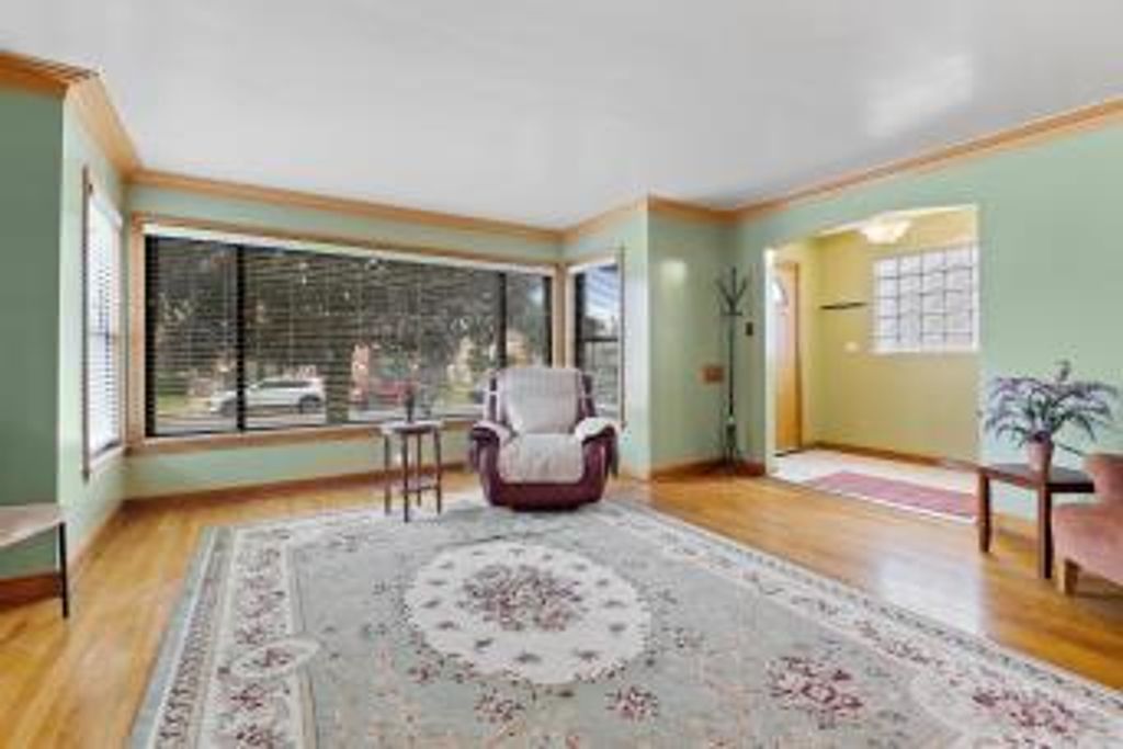 9055 S Luella Avenue, Chicago, IL 60617 — photo 3