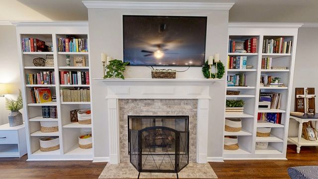 103 Live Oak Court, Headland, AL 36345