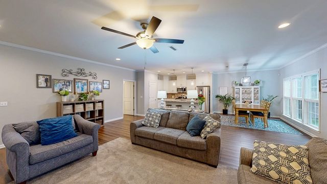 103 Live Oak Court, Headland, AL 36345