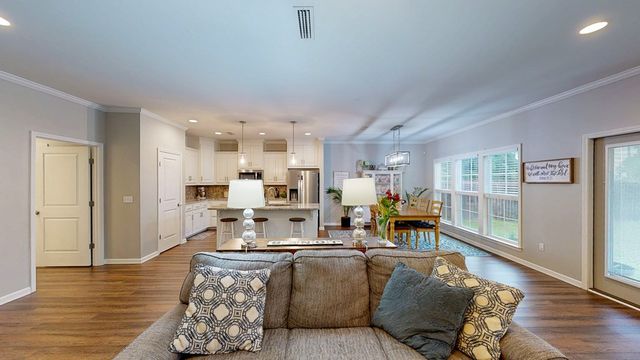 103 Live Oak Court, Headland, AL 36345