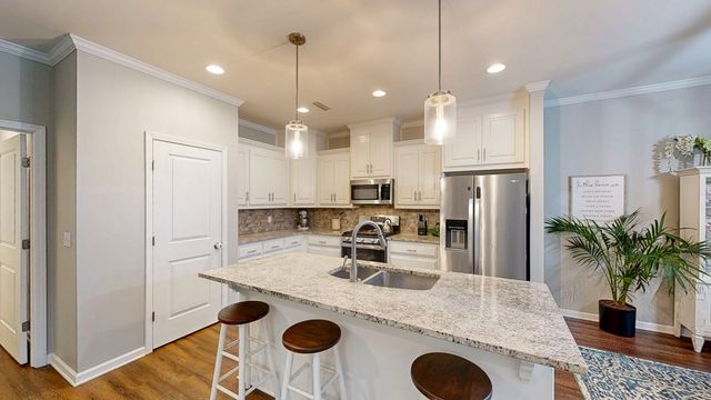 103 Live Oak Court, Headland, AL 36345