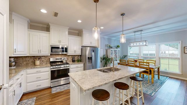 103 Live Oak Court, Headland, AL 36345