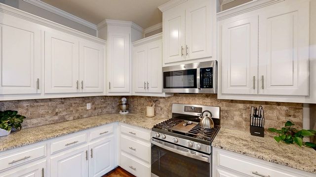 103 Live Oak Court, Headland, AL 36345