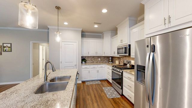 103 Live Oak Court, Headland, AL 36345