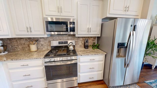 103 Live Oak Court, Headland, AL 36345