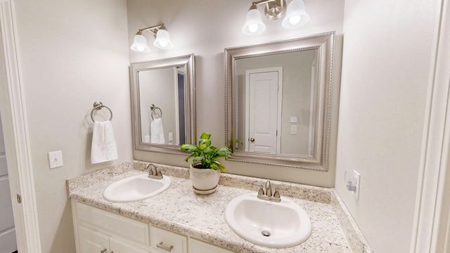 103 Live Oak Court, Headland, AL 36345