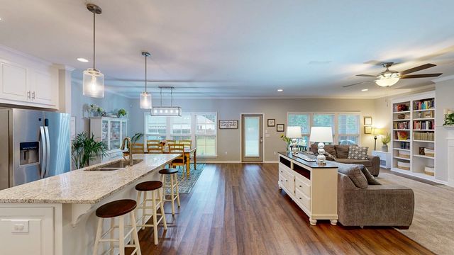 103 Live Oak Court, Headland, AL 36345