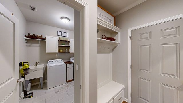 103 Live Oak Court, Headland, AL 36345