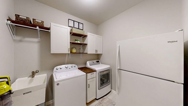 103 Live Oak Court, Headland, AL 36345