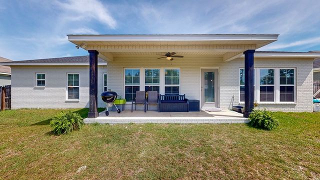 103 Live Oak Court, Headland, AL 36345