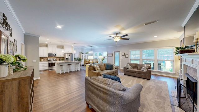103 Live Oak Court, Headland, AL 36345