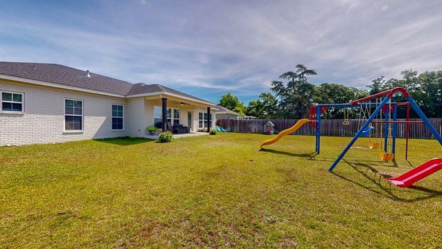 103 Live Oak Court, Headland, AL 36345